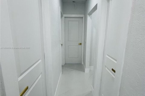 House in North Miami Beach, Florida 3 bedrooms, 120.87 sq.m. № 1891100 - photo 16