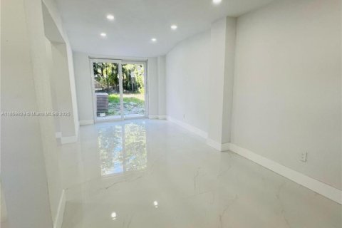 House in North Miami Beach, Florida 3 bedrooms, 120.87 sq.m. № 1891100 - photo 8
