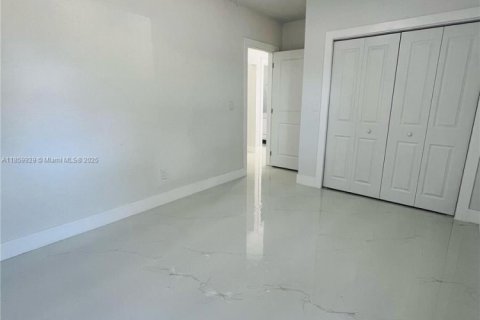 House in North Miami Beach, Florida 3 bedrooms, 120.87 sq.m. № 1891100 - photo 25