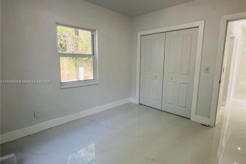 House in North Miami Beach, Florida 3 bedrooms, 120.87 sq.m. № 1891100 - photo 21