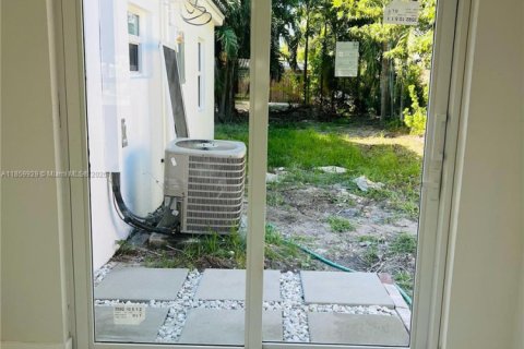 House in North Miami Beach, Florida 3 bedrooms, 120.87 sq.m. № 1891100 - photo 14