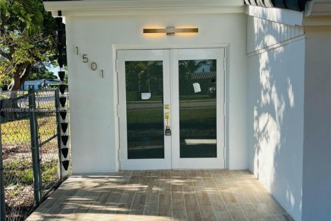 House in North Miami Beach, Florida 3 bedrooms, 120.87 sq.m. № 1891100 - photo 2