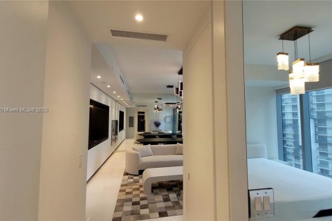 Condo in Miami, Florida, 1 bedroom  № 1941219 - photo 7