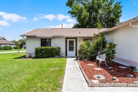 House in Orlando, Florida 3 bedrooms, 149.76 sq.m. № 1787571 - photo 2