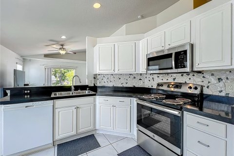 House in Winter Garden, Florida 4 bedrooms, 174.84 sq.m. № 1774963 - photo 14