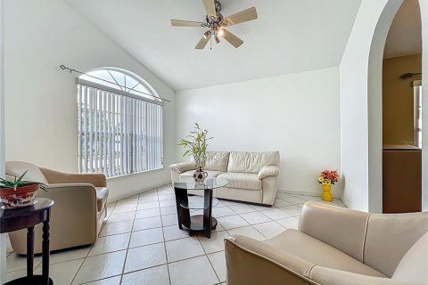 House in Winter Garden, Florida 4 bedrooms, 174.84 sq.m. № 1774963 - photo 8
