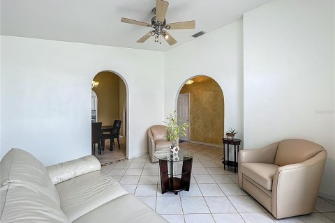 House in Winter Garden, Florida 4 bedrooms, 174.84 sq.m. № 1774963 - photo 10