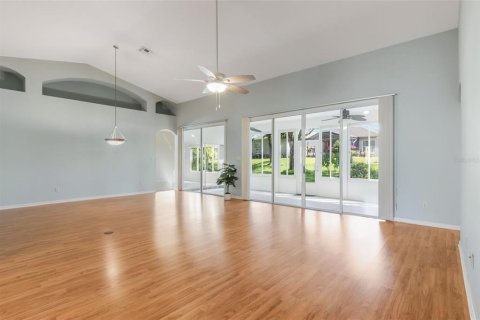 House in Leesburg, Florida 2 bedrooms, 174.66 sq.m. № 1878132 - photo 3