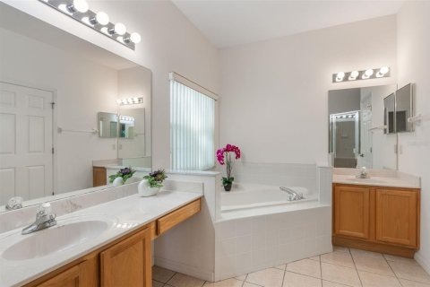 House in Leesburg, Florida 2 bedrooms, 174.66 sq.m. № 1878132 - photo 6