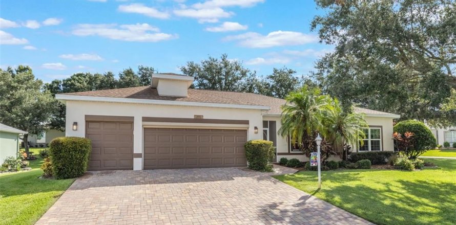 House in Leesburg, Florida 2 bedrooms, 174.66 sq.m. № 1878132