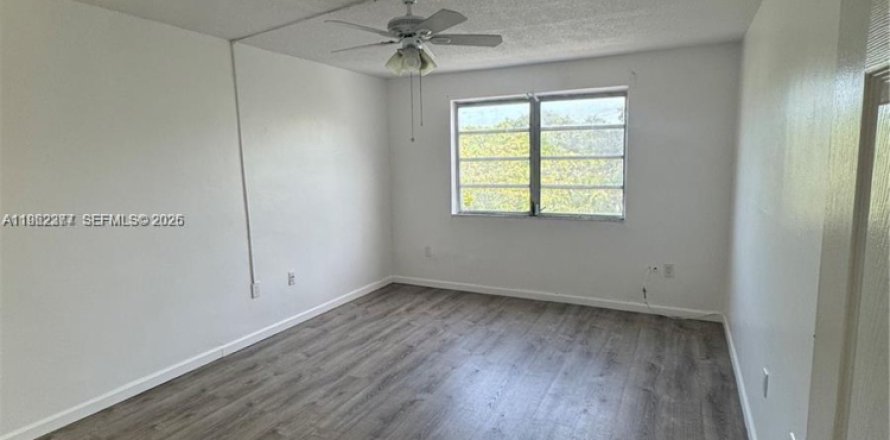 Condo in North Miami, Florida, 1 bedroom № 2080926