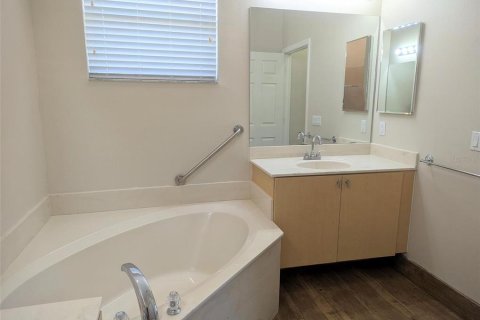 House in Sarasota, Florida 2 bedrooms, 155.15 sq.m. № 1856248 - photo 15