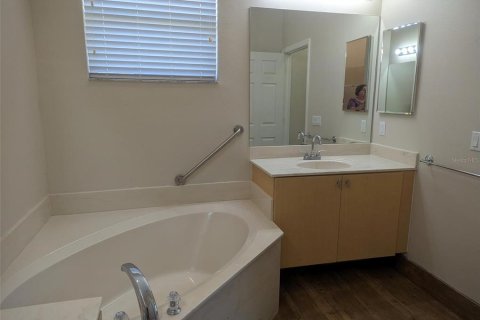 House in Sarasota, Florida 2 bedrooms, 155.15 sq.m. № 1856248 - photo 14
