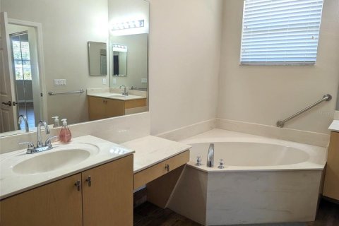 House in Sarasota, Florida 2 bedrooms, 155.15 sq.m. № 1856248 - photo 13