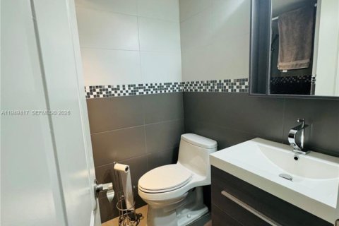 Condo in Miami, Florida, 2 bedrooms № 2005171 - photo 7