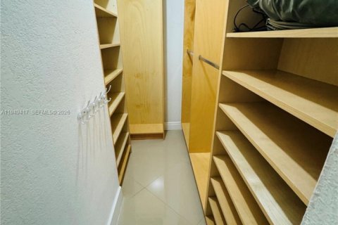 Condo in Miami, Florida, 2 bedrooms № 2005171 - photo 10