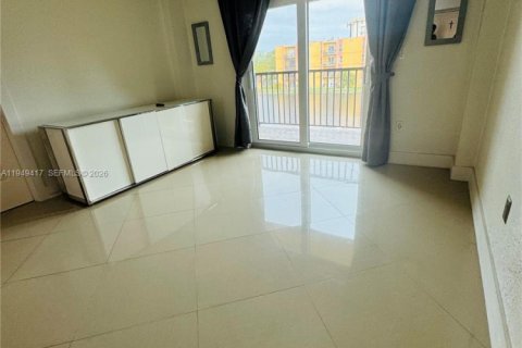 Condo in Miami, Florida, 2 bedrooms № 2005171 - photo 13