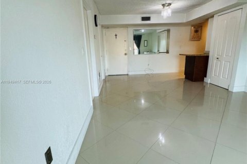 Condo in Miami, Florida, 2 bedrooms № 2005171 - photo 14