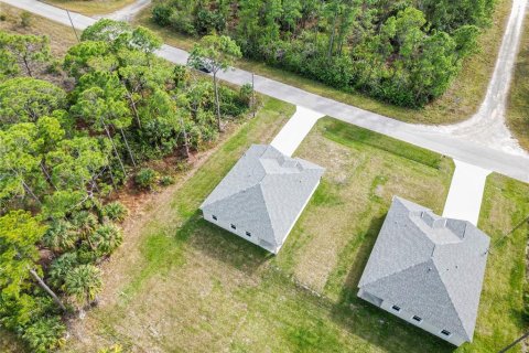House in Lehigh Acres, Florida 3 bedrooms, 142.33 sq.m. № 2419866 - photo 29
