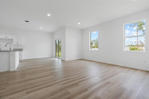 House in Lehigh Acres, Florida 3 bedrooms, 142.33 sq.m. № 2419866 - photo 3