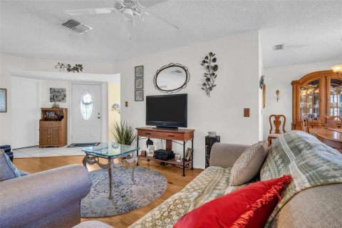 Condo in New Port Richey, Florida, 2 bedrooms  № 1747041 - photo 17