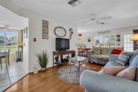 Condo in New Port Richey, Florida, 2 bedrooms  № 1747041 - photo 3