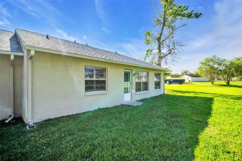 Condo in New Port Richey, Florida, 2 bedrooms  № 1747041 - photo 30