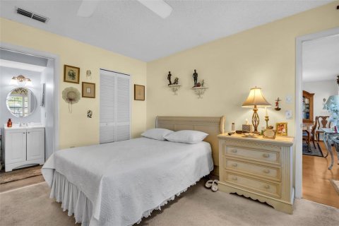 Condo in New Port Richey, Florida, 2 bedrooms  № 1747041 - photo 6