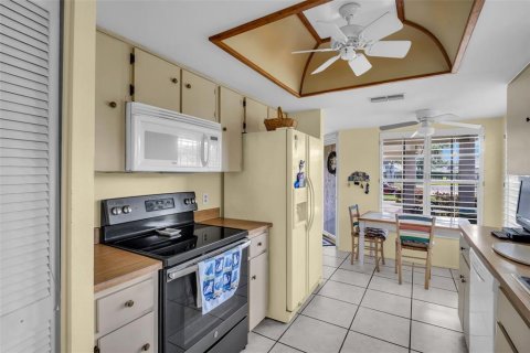 Condo in New Port Richey, Florida, 2 bedrooms  № 1747041 - photo 22