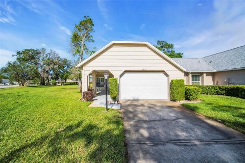 Condo in New Port Richey, Florida, 2 bedrooms  № 1747041 - photo 1