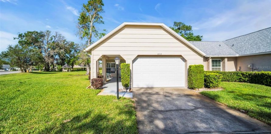 Condo in New Port Richey, Florida, 2 bedrooms № 1747041