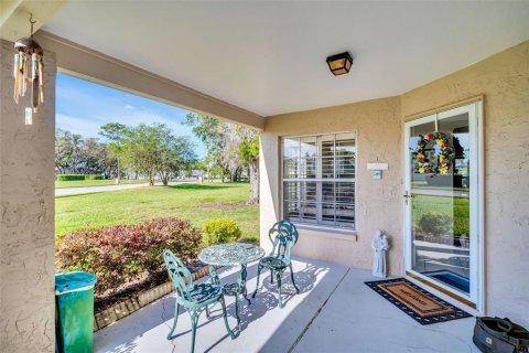 Condo in New Port Richey, Florida, 2 bedrooms  № 1747041 - photo 2
