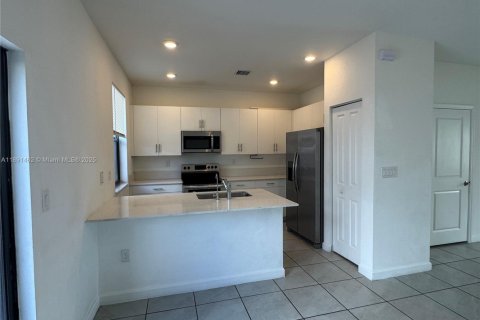 Touwnhouse à louer à Homestead, Floride: 3 chambres, 123.65 m2 № 1944603 - photo 2