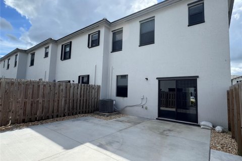 Touwnhouse à louer à Homestead, Floride: 3 chambres, 123.65 m2 № 1944603 - photo 1