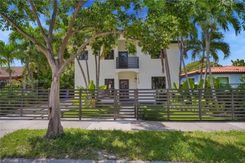 Villa ou maison à vendre à Miami, Floride: 5 chambres, 281.12 m2 № 2365878 - photo 3