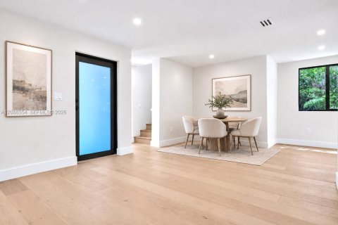 Villa ou maison à vendre à Miami, Floride: 5 chambres, 281.12 m2 № 2365878 - photo 5