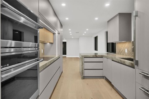 Villa ou maison à vendre à Miami, Floride: 5 chambres, 281.12 m2 № 2365878 - photo 12