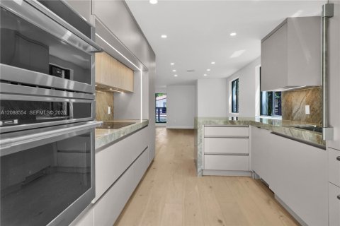 Villa ou maison à vendre à Miami, Floride: 5 chambres, 281.12 m2 № 2365878 - photo 14