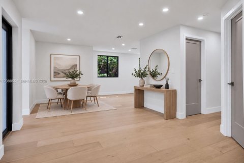 Villa ou maison à vendre à Miami, Floride: 5 chambres, 281.12 m2 № 2365878 - photo 7