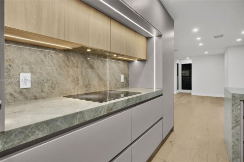 Villa ou maison à vendre à Miami, Floride: 5 chambres, 281.12 m2 № 2365878 - photo 17