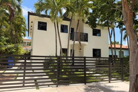 Villa ou maison à Miami, Floride 5 chambres, 281.12 m2 № 2365878