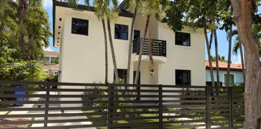 Villa ou maison à Miami, Floride 5 chambres, 281.12 m2 № 2365878