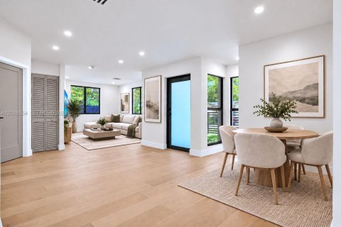 Villa ou maison à vendre à Miami, Floride: 5 chambres, 281.12 m2 № 2365878 - photo 4