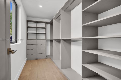 Villa ou maison à vendre à Miami, Floride: 5 chambres, 281.12 m2 № 2365878 - photo 20