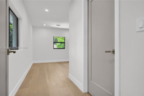 Villa ou maison à vendre à Miami, Floride: 5 chambres, 281.12 m2 № 2365878 - photo 30