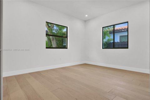 Villa ou maison à vendre à Miami, Floride: 5 chambres, 281.12 m2 № 2365878 - photo 24