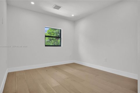 Villa ou maison à vendre à Miami, Floride: 5 chambres, 281.12 m2 № 2365878 - photo 21