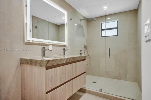 Villa ou maison à vendre à Miami, Floride: 5 chambres, 281.12 m2 № 2365878 - photo 18