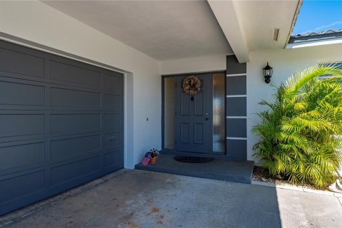 House in Punta Gorda, Florida 3 bedrooms, 175.03 sq.m. № 1587239 - photo 6