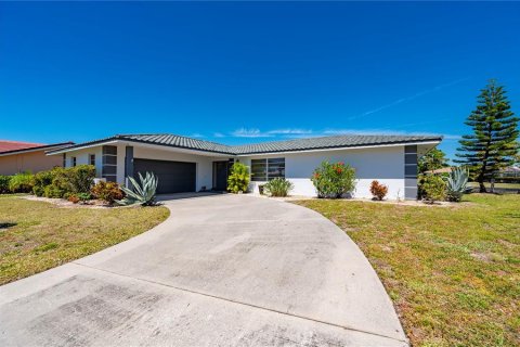 House in Punta Gorda, Florida 3 bedrooms, 175.03 sq.m. № 1587239 - photo 4